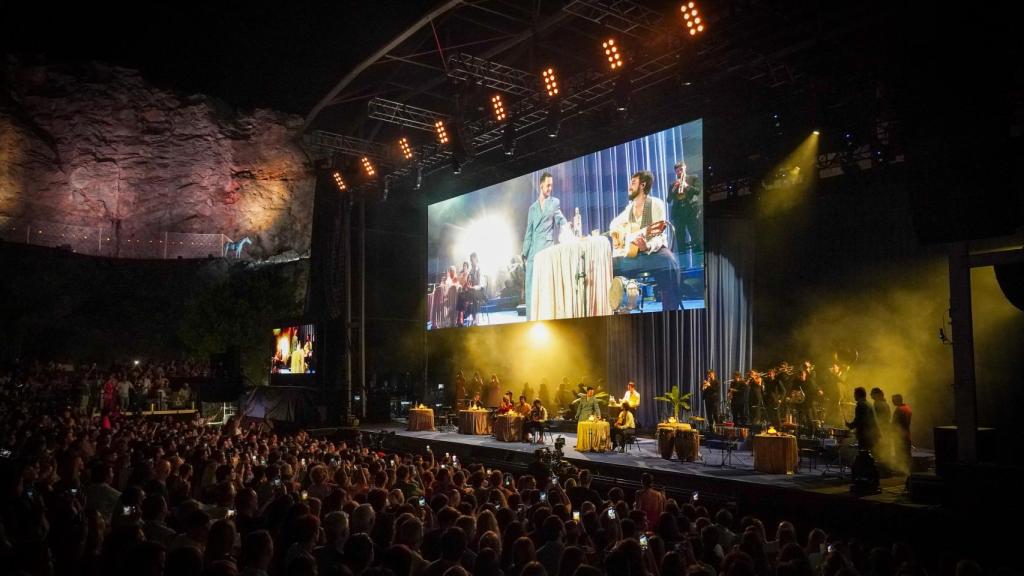 La enorme pantalla del espectáculo.