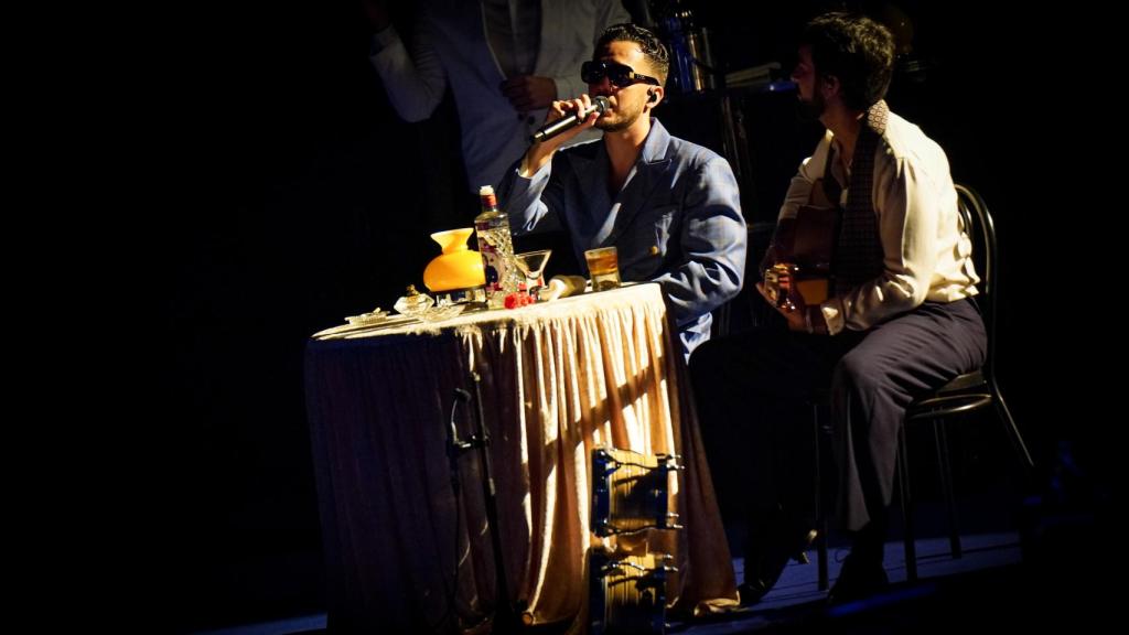 Tangana, en la mesa.