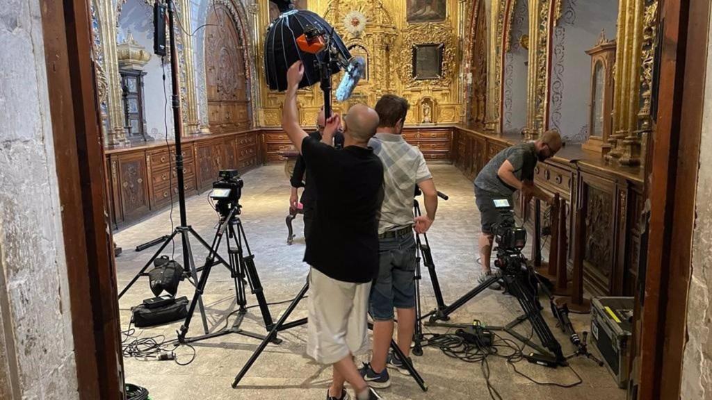Imágenes de un rodaje en el interior del Monasterio de Uclés.