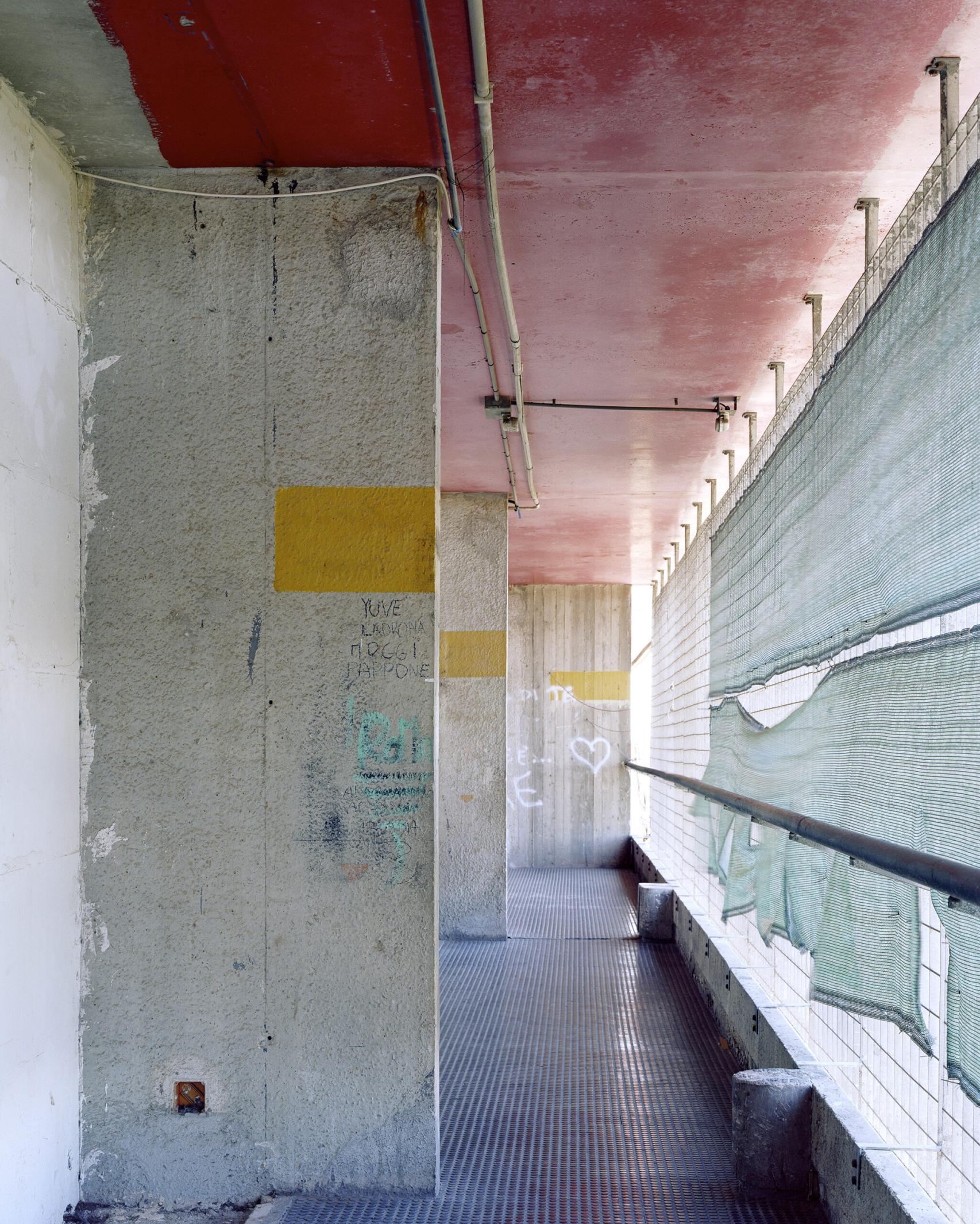 Una de las fotografías realizadas en Corviale, en 2018, en el marco del proyecto 'Utopie Abitative'. Colección H.E.F. Foto: © Juan Baraja
