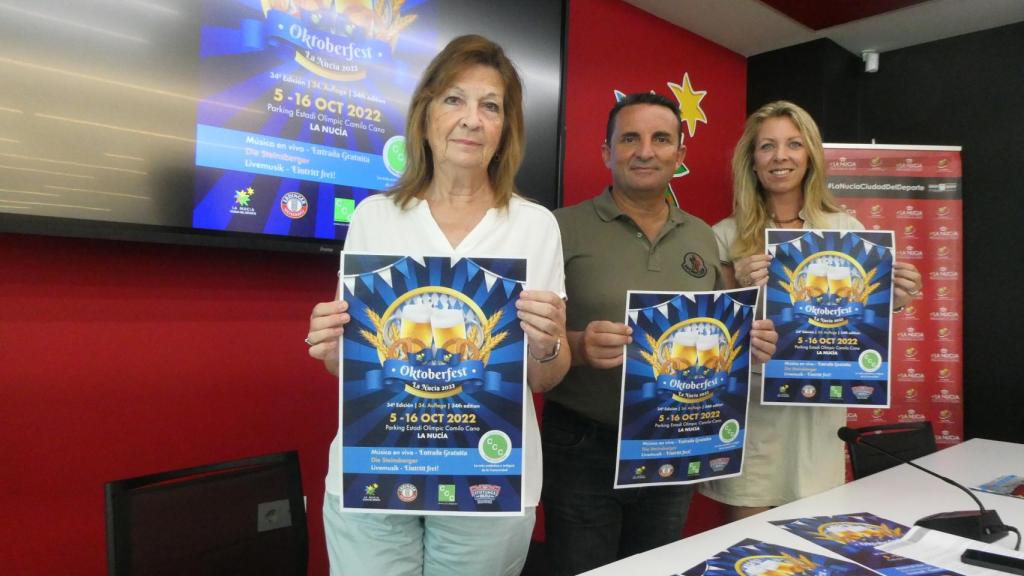 La presentación de la Oktoberfest de La Nucía por parte de Gabriele Schäfer, representante de la Asociación Creativ Club Calpe, Jessica Gommans, concejala de Residentes Internacionales de La Nucía y Bernabé Cano, alcalde de La Nucía.