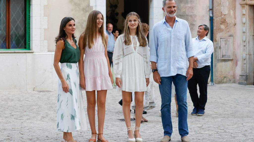 La Familia Real visitando los espacios de La Cartuja.