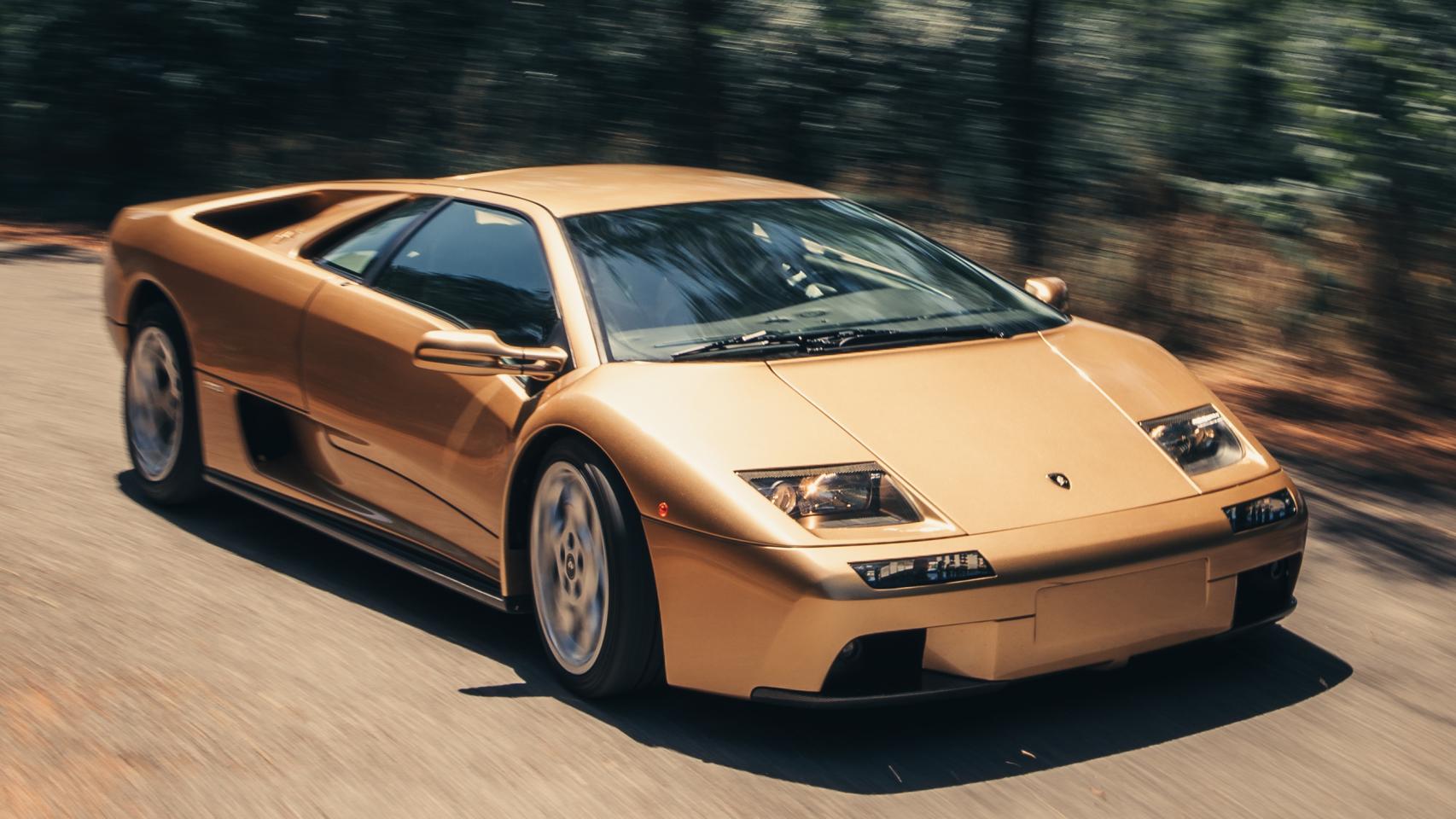 Al volante del Lamborghini Diablo, el heredero del Miura y del Countach