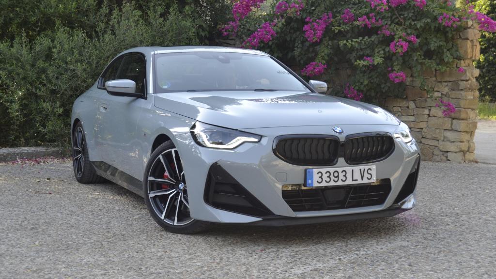 Este modelo continúa una larga saga de deportivos compactos de tres puertas.