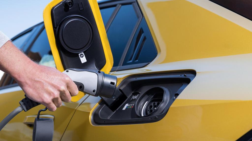 La versión híbrida enchufable tiene la etiqueta cero de la DGT.