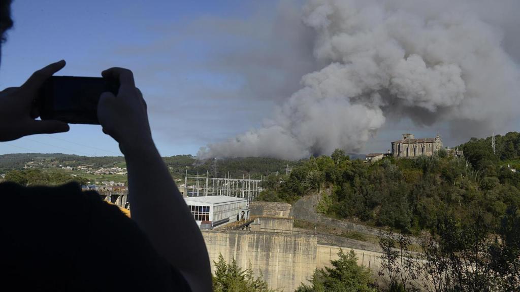 Vista del incendio desde Sampaio, Ribadavia.