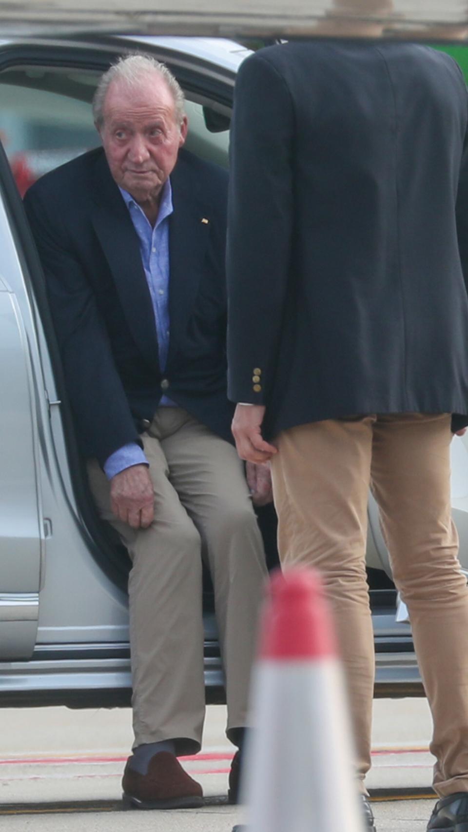 Juan Carlos I tras aterrizar en Vigo, el pasado mes de mayo, para disfrutar de las regatas de Sanxenxo.