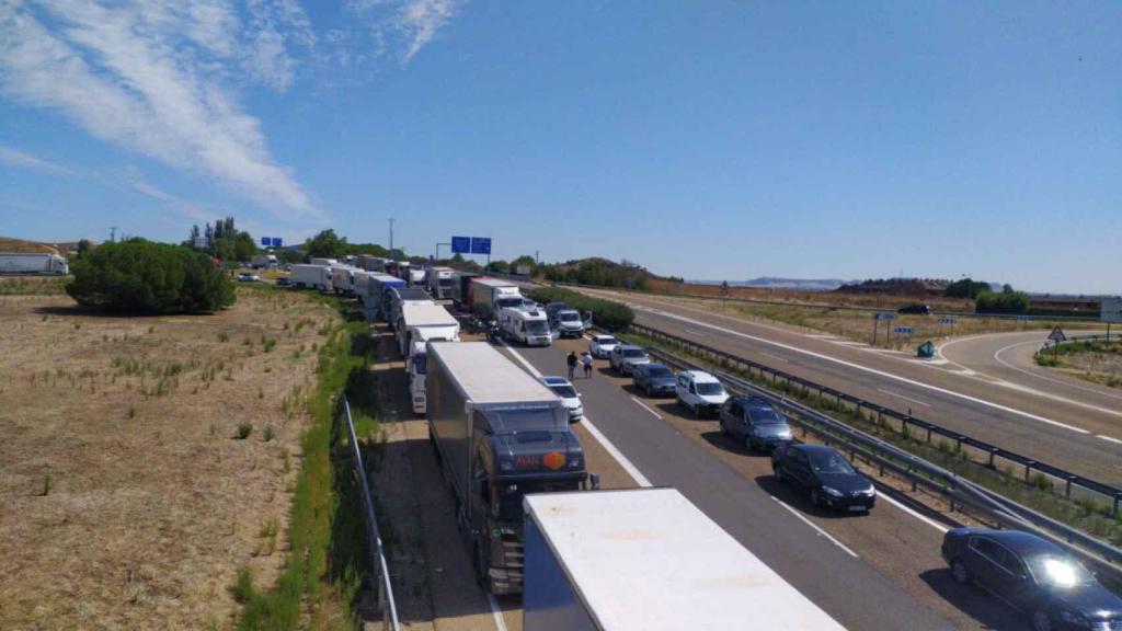 Retenciones en la A-62 por un accidente. Foto: Archivo