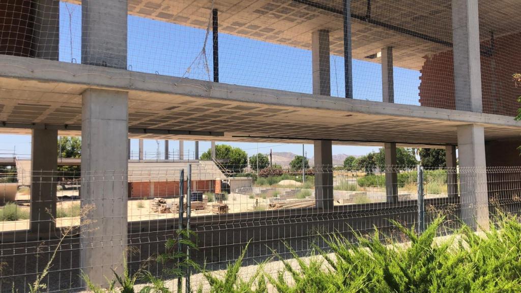 Estado en el que se encontraban las obras del polideportivo de Sant Vicent ayer.