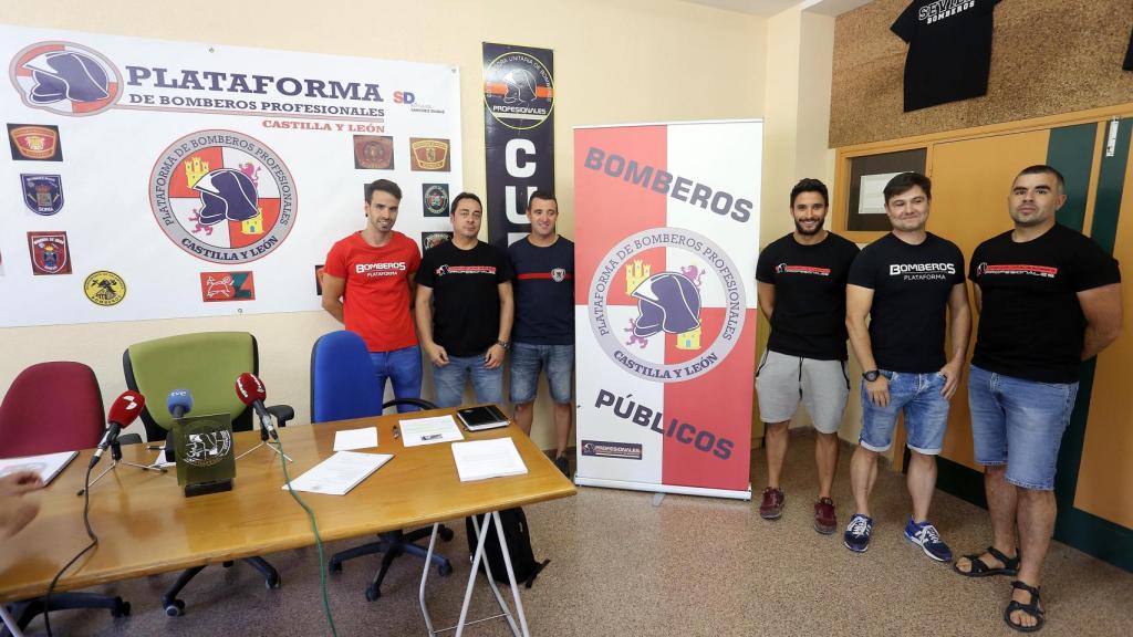 Imagen de archivo de una rueda de prensa de la Plataforma de Bomberos Profesionales de Castilla y León.