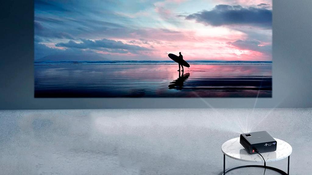 Noches de cine en casa gracias a este proyector 4k ¡con 60€ de descuento en Amazon!