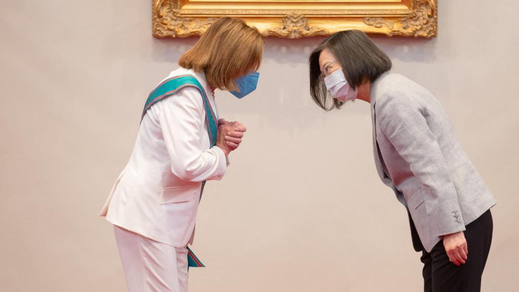 Nancy Pelosi junto a la presidenta de Taiwán.