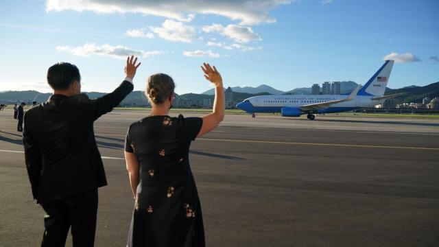 Taiwán se despide de Nancy Pelosi.