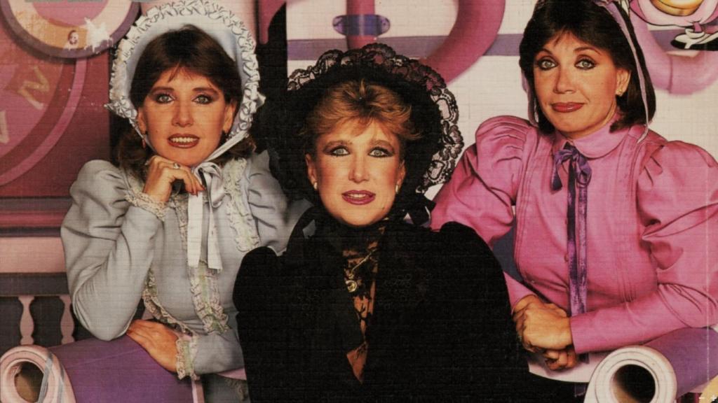 Las gemelas Hurtado junto a Paloma, en 'Un, dos tres... responda otra vez'.