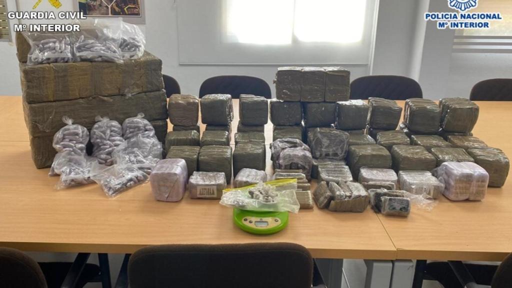 El alijo aprehendido durante la operación conjunta en El Campello.