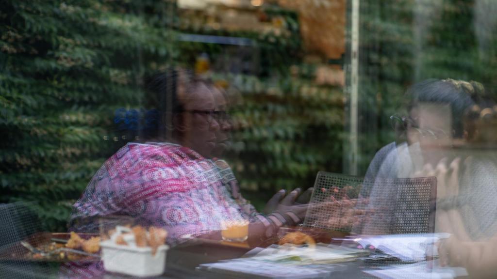 Fotografía artística durante la entrevista.