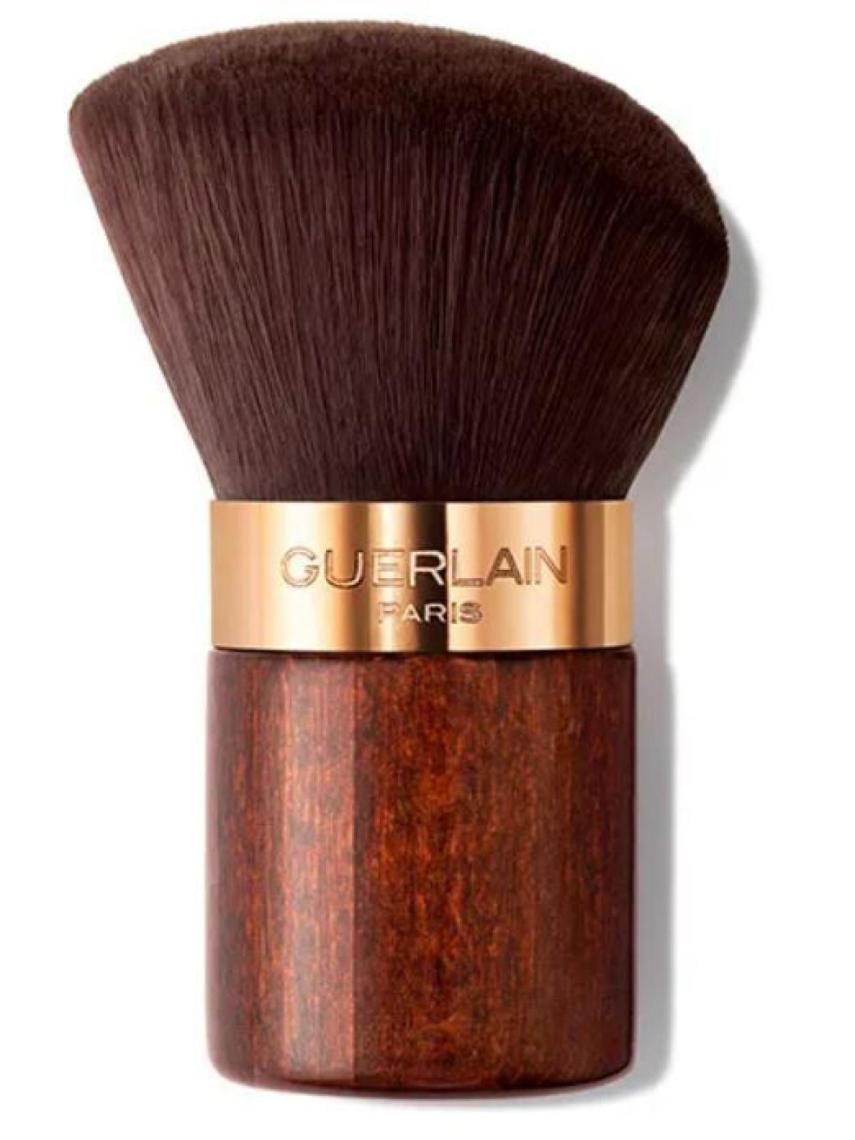 Brocha para polvos de sol, de Guerlain.