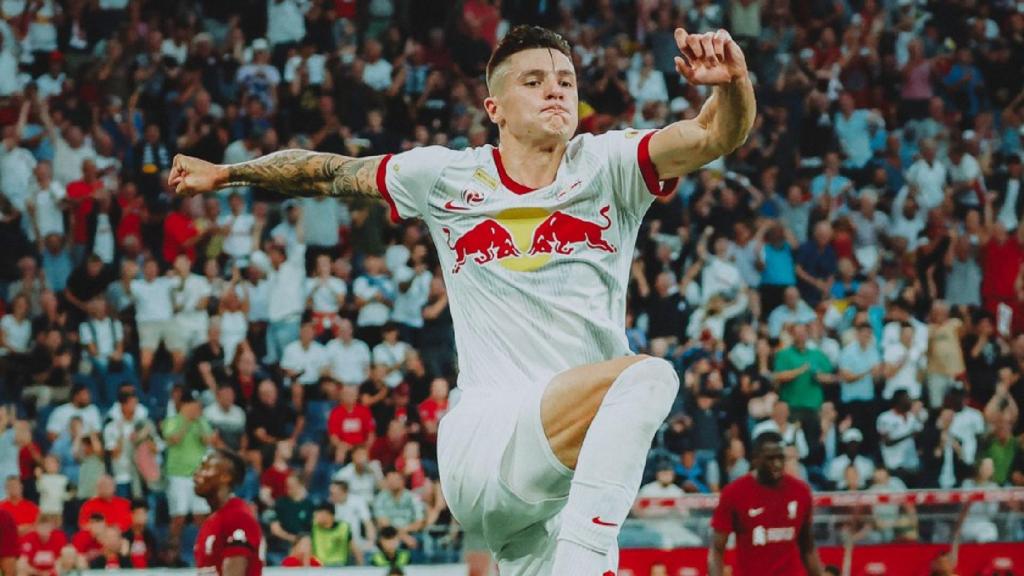 Benjamin Sesko celebra un gol.