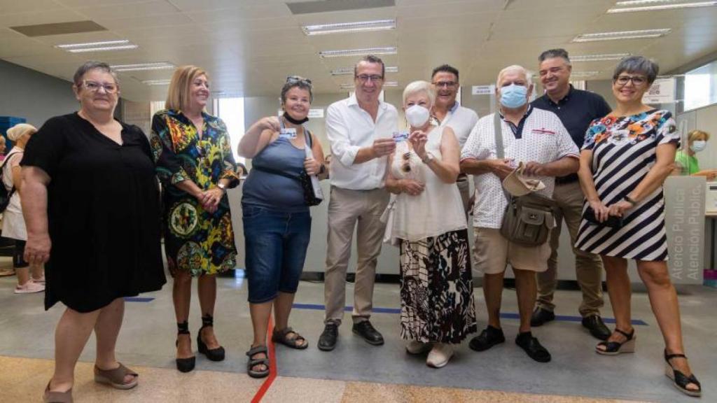 Benidorm entregará 4.000 unidades de su 'tarjeta ciudadana'.