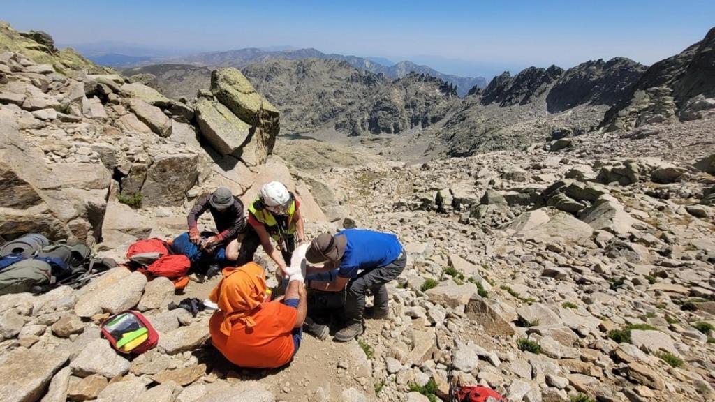 El montañero fue auxiliado en el Pico Almanzor