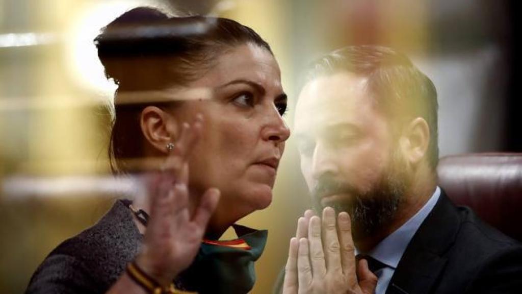 Macarena Olona y el presidente de Vox, Santiago Abascal.