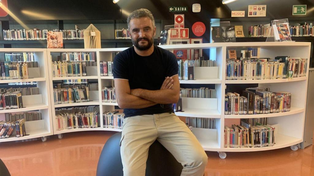 Jesús Torres en la Biblioteca Ánxel Casal.