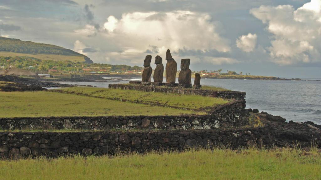 Moáis en la isla de Pascua.
