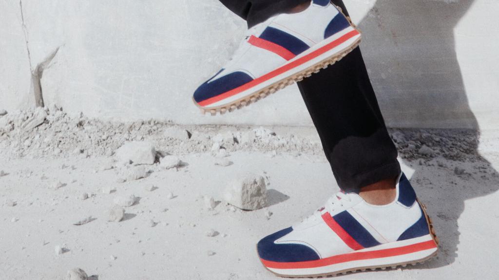 Salvatore Ferragamo reinterpreta la clásica zapatilla de correr.