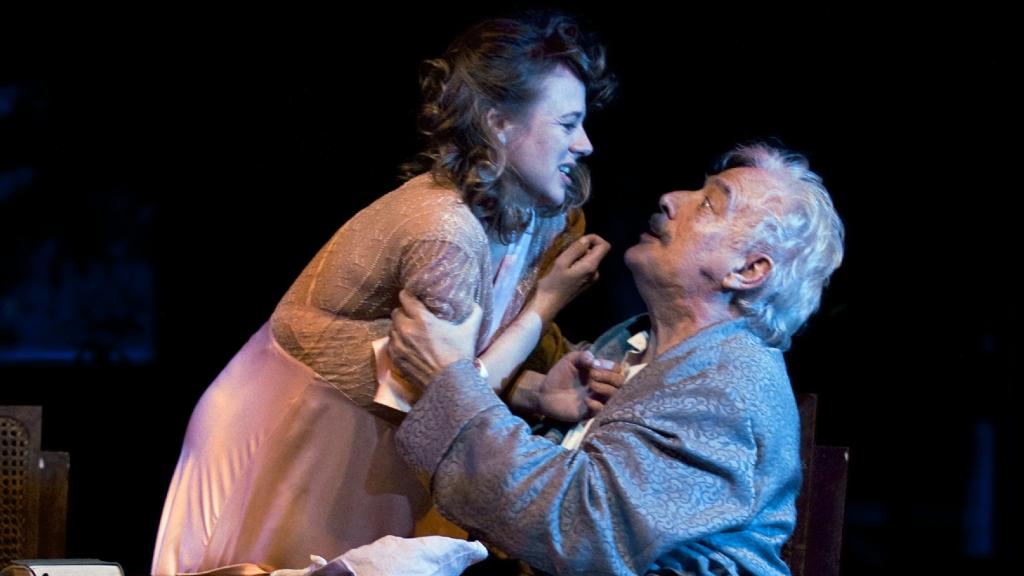 Emma Suárez y Víctor Valverde en el montaje de 'Tío Vania' que Carlos Alfaro realizó en 2008. Foto: Ros Ribas