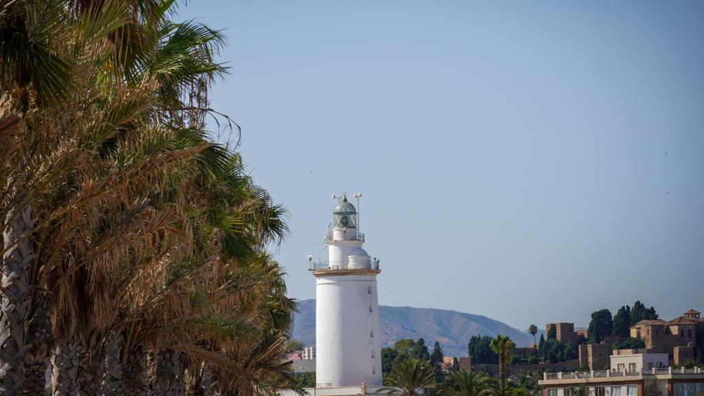 La inauguración del faro en 1817 coincidió con el santo del rey Fernando VI.
