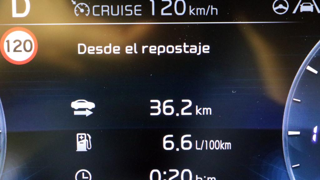 Cuadro de instrumentos tras circular a 120 km/h.