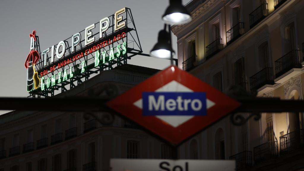 El cartel iluminado de Tío Pepe en Sol, Madrid.