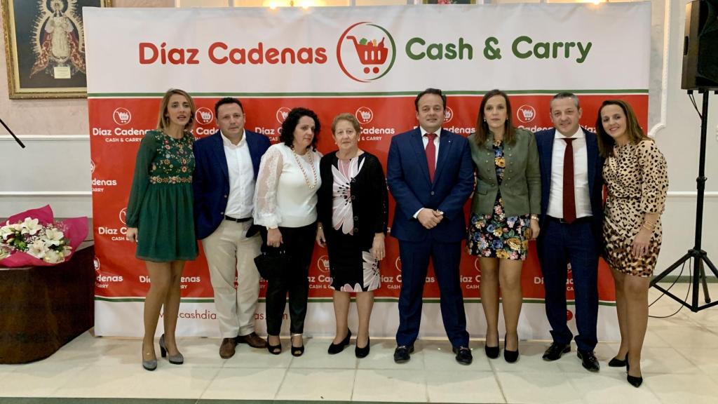 Los siete hermanos y la madre de los Díaz Cadenas.