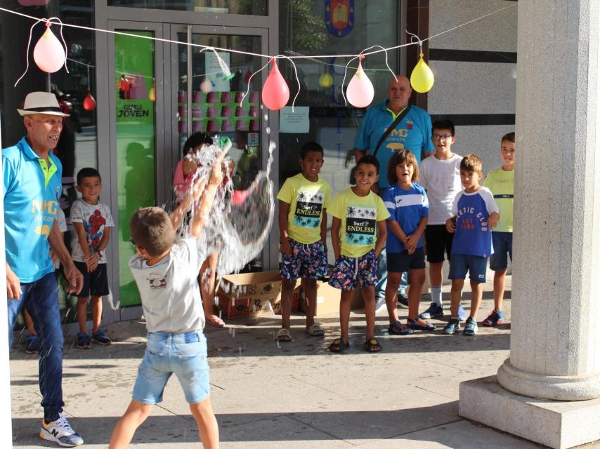 Los juegos tradicionales de La Pradera en la Plaza Mayor de Guijuelo.