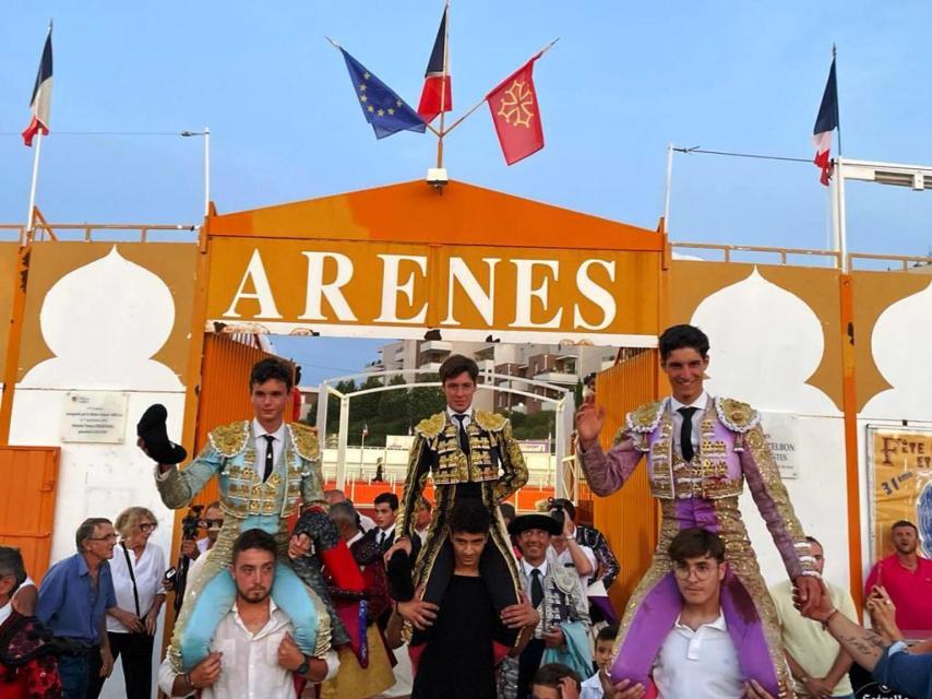 El novillero vallisoletano Daniel Medina triunfa en Francia.