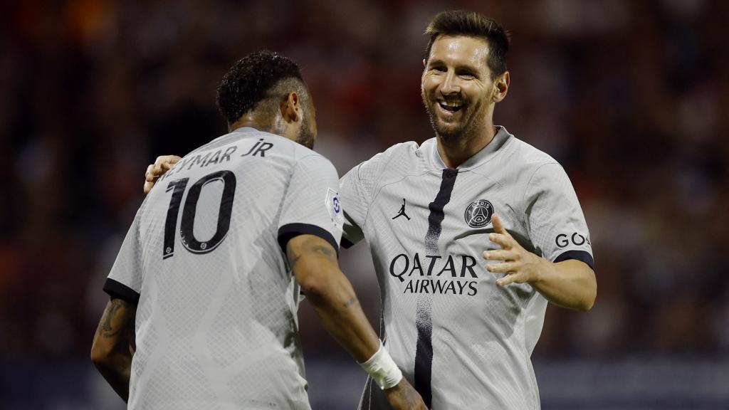 Neymar y Messi, dos de los futbolistas que más cobran.