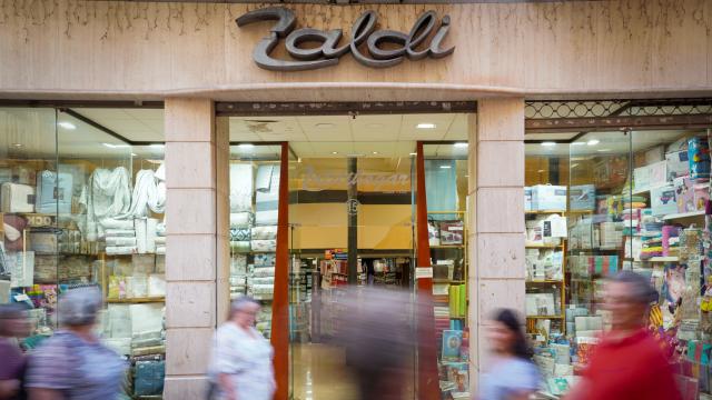 Fachada de Zaldi, uno de los negocios centenarios del Centro de Málaga.