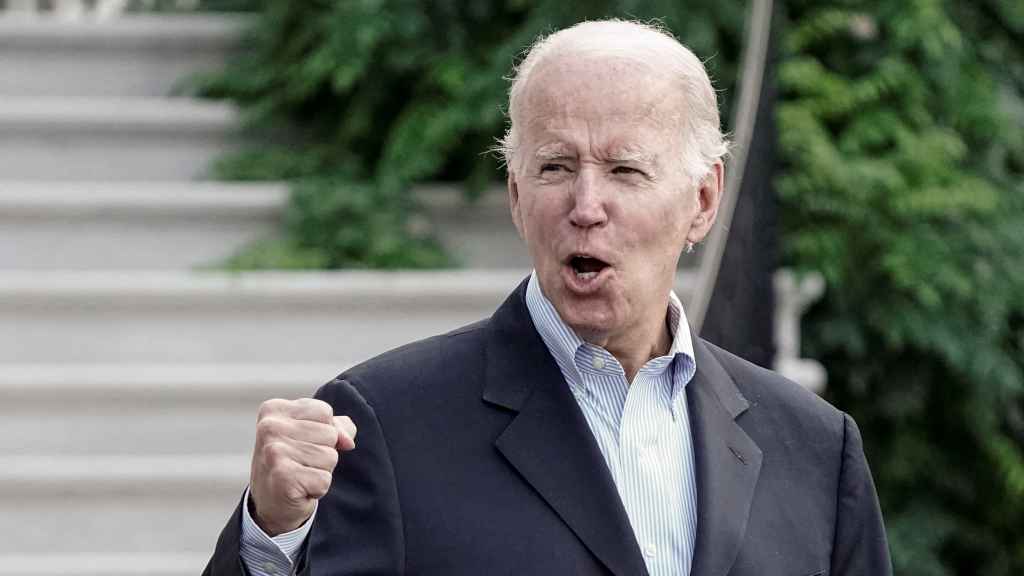 El presidente de EEUU, Joe Biden, a su salida de la Casa Blanca antes de partir hacia Delaware.