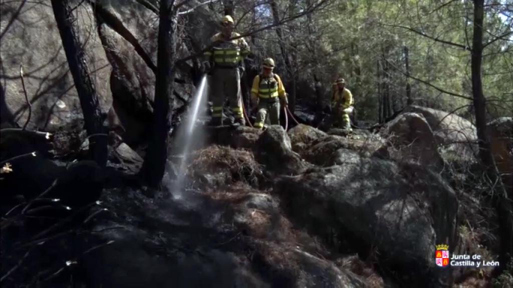 Labores de extinción en Santa Cruz del Valle