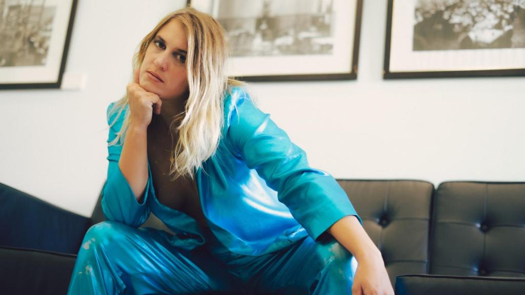 La artista multidisciplinar Rocío Saiz durante una sesión de fotos