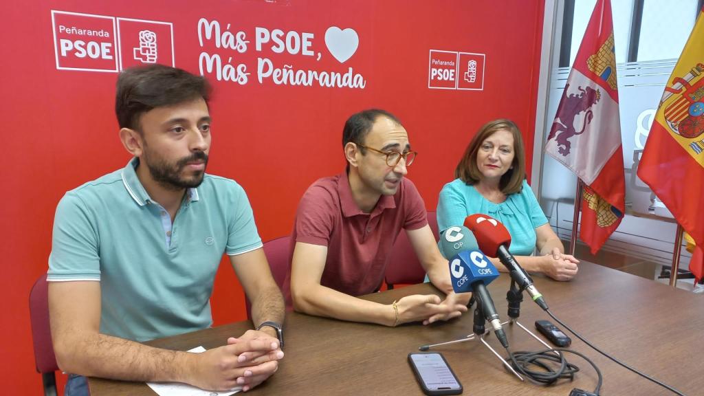 Rueda de prensa de los socialistas en la sede del PSOE de Peñaranda