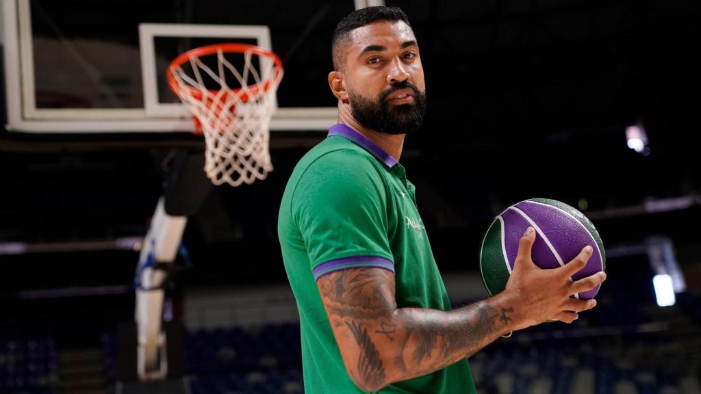 Augusto Lima en su presentación como nuevo jugador de Unicaja