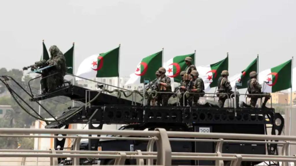 Fuerzas argelinas en una exhibición militar.