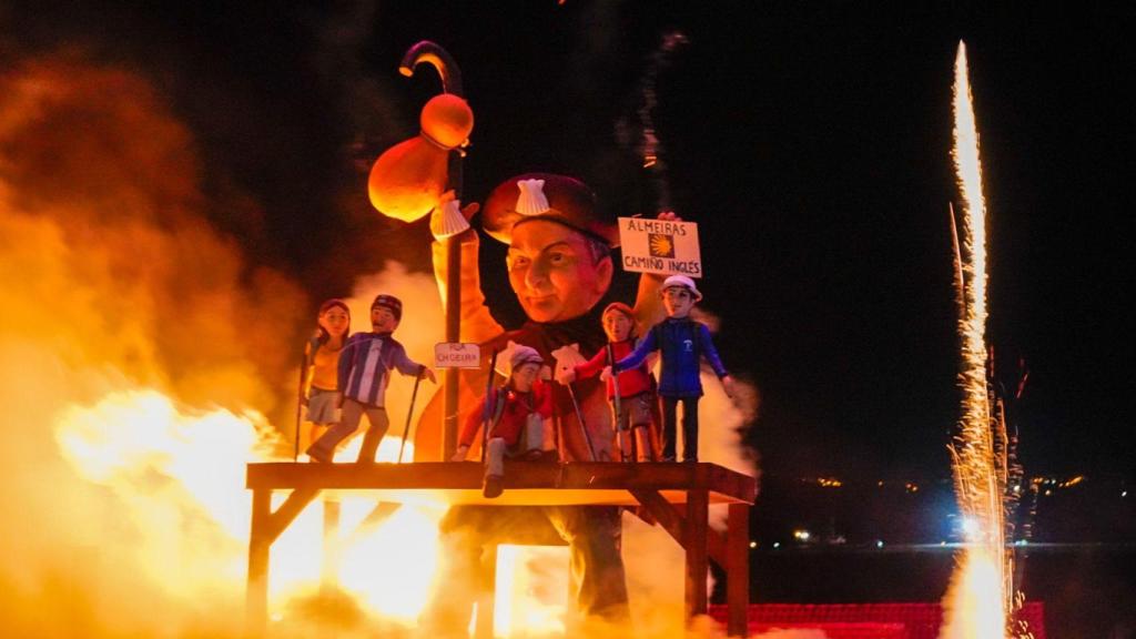 Quemas de la falla de Almeiras en una edición anterior