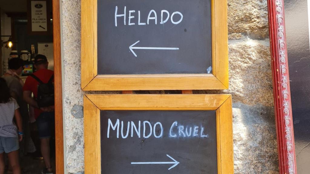 Cartel de La Fabbrica del Gelato en Vigo.