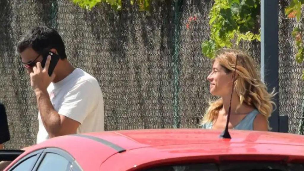 El presidente del Gobierno, Pedro Sánchez, junto a su mujer en una de sus vacaciones.