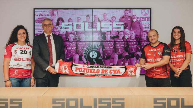 Acto de renovación de Soliss con Balonmano Pozuelo