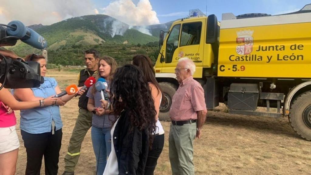 La delegada territorial, Ester Muñoz, en el incendio de nivel 2 de Boca de Huérgano