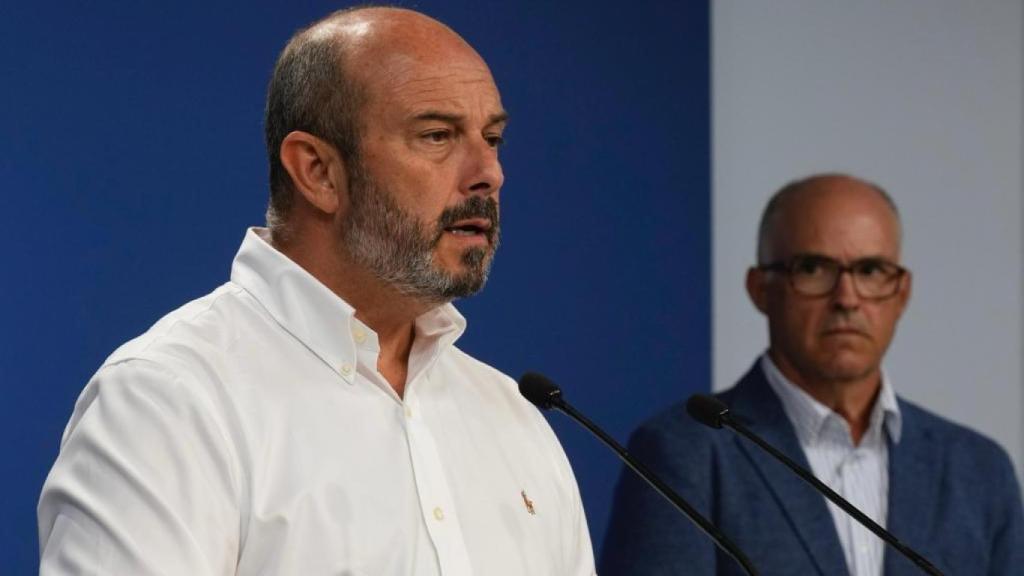 El vicesecretario de Coordinación Autonómica y Local del PP, Pedro Rollán, y el portavoz de Justicia en el Senado, Fernando de Rosa.