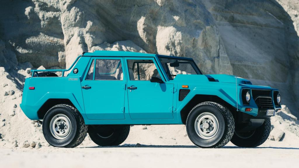 Incorpora el motor del Lamborghini Countach pero con 20 CV menos.